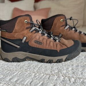 Targhee 4 Mid Height Durable Comfortable Waterproof (Size 5 Big Kids)